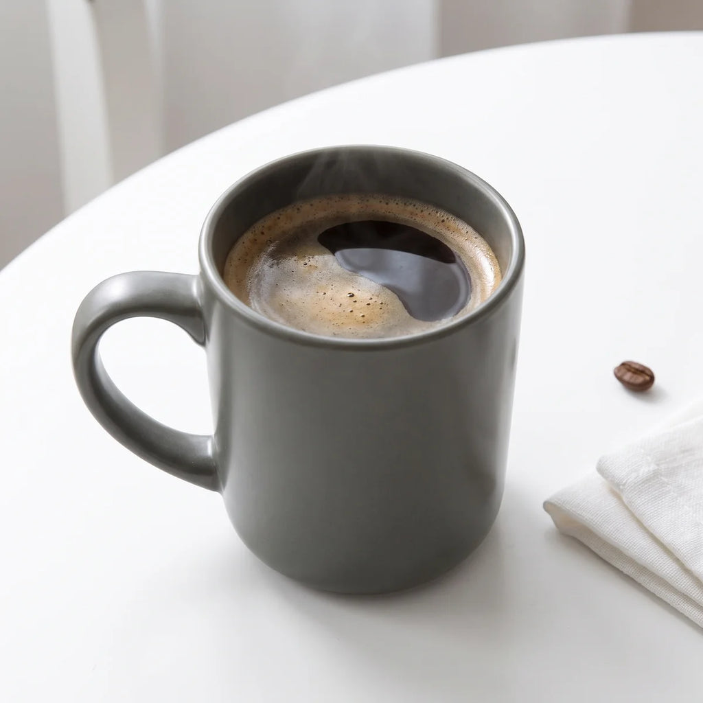 Elegante Kaffeetasse aus grünem Steinzeug – 13 oz / 369 ml