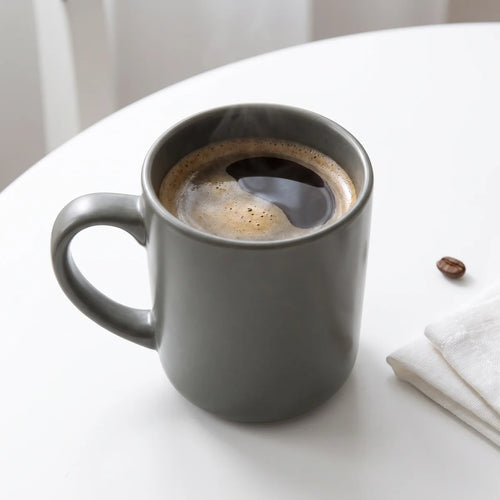 Elegante Kaffeetasse aus grünem Steinzeug – 13 oz / 369 ml