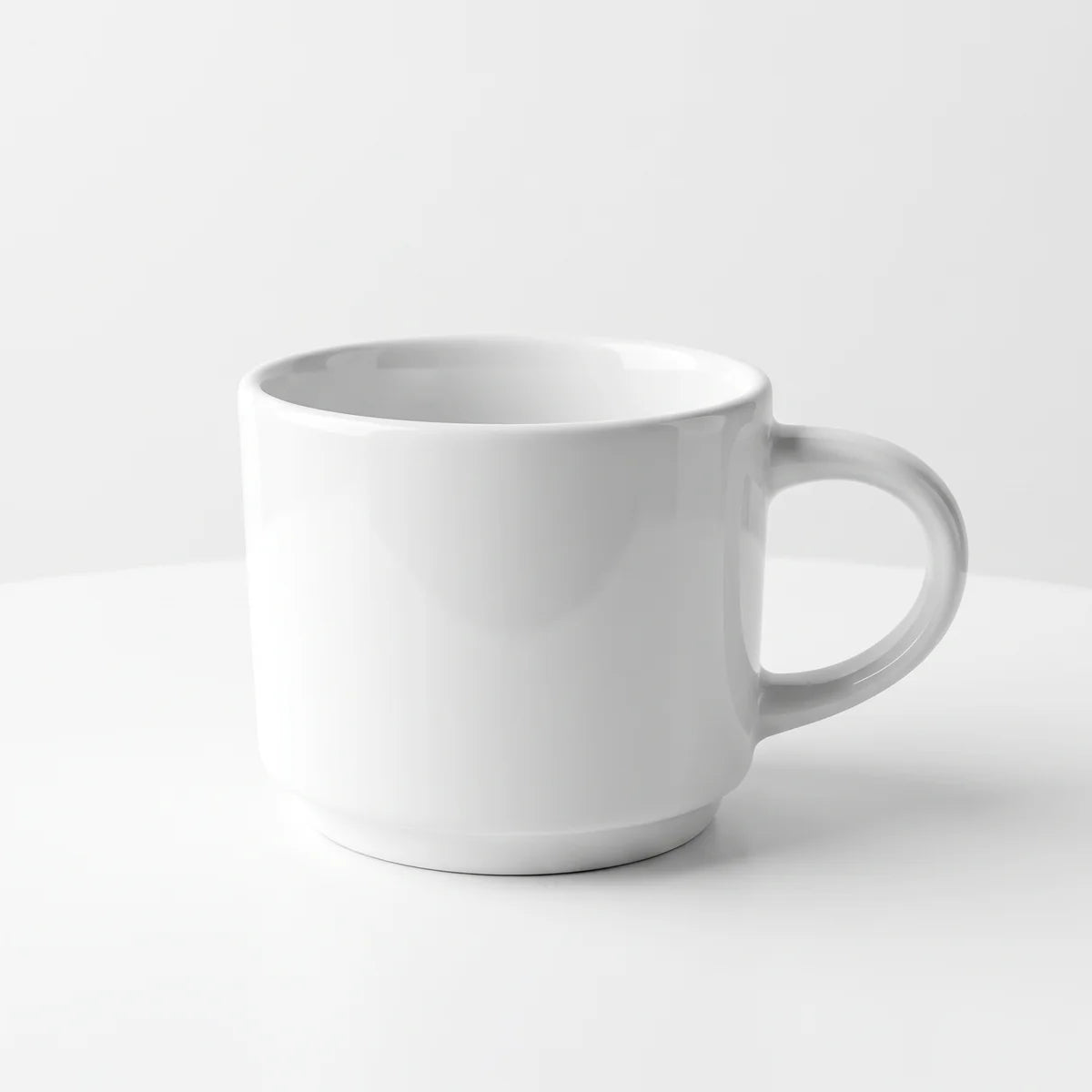 Klassische weiße Kaffeetasse – Minimalistische Keramiktasse für Tee und Kaffee