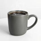 Elegante Kaffeetasse aus grünem Steinzeug – 13 oz / 369 ml